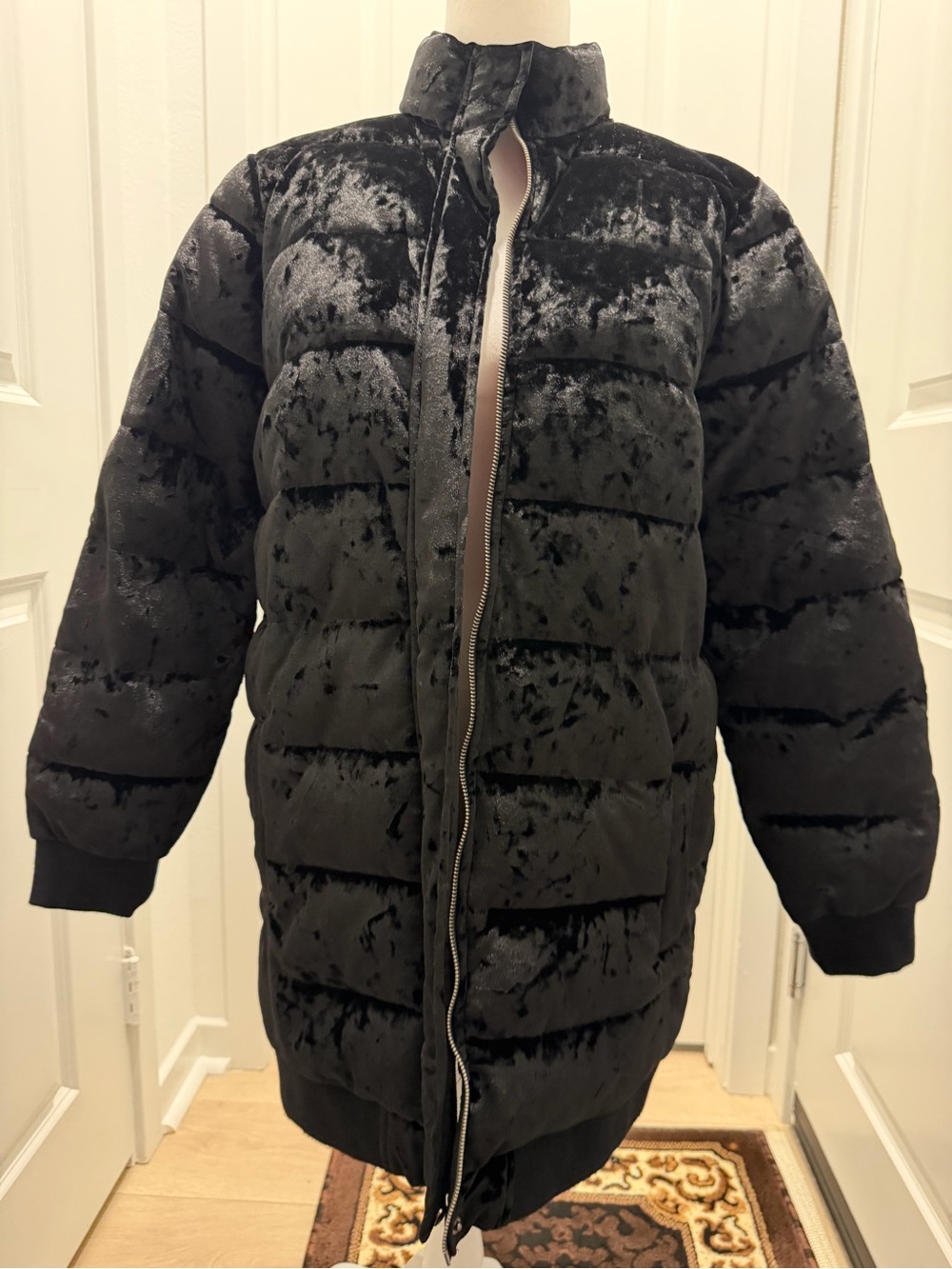 JACK by BB Dakota Black Velvet Puffer Jacket Quilted Coat Women’s Medium NWT